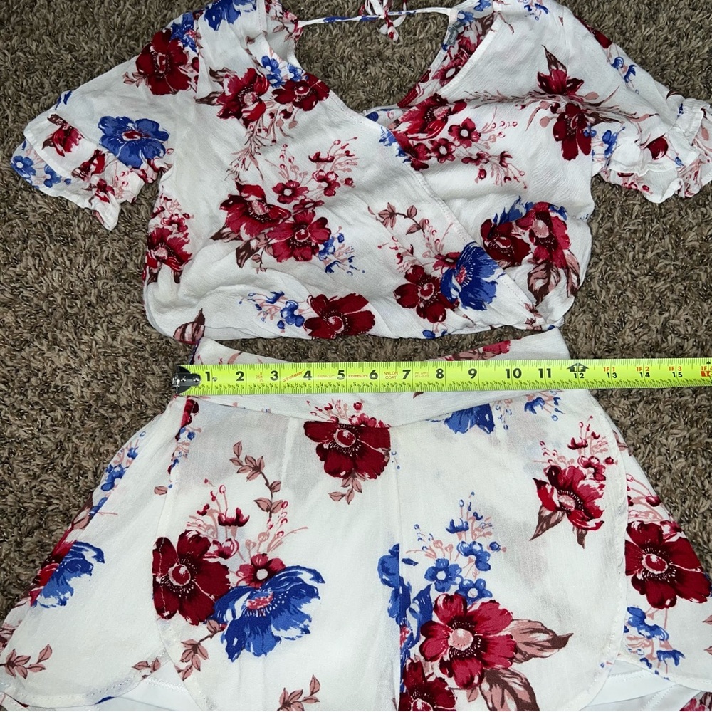 Floral Two Piece - Picture 3 of 8